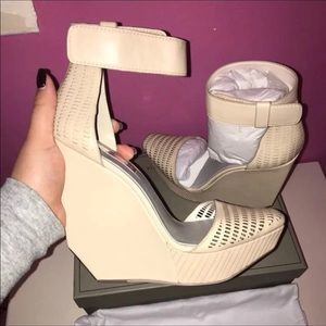 Bcbgmaxazaria wedges